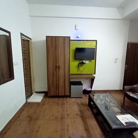 Hotel Global Inn -1 Km From Railway Station - Lift Food And Free Parking Lucknow Exteriör bild