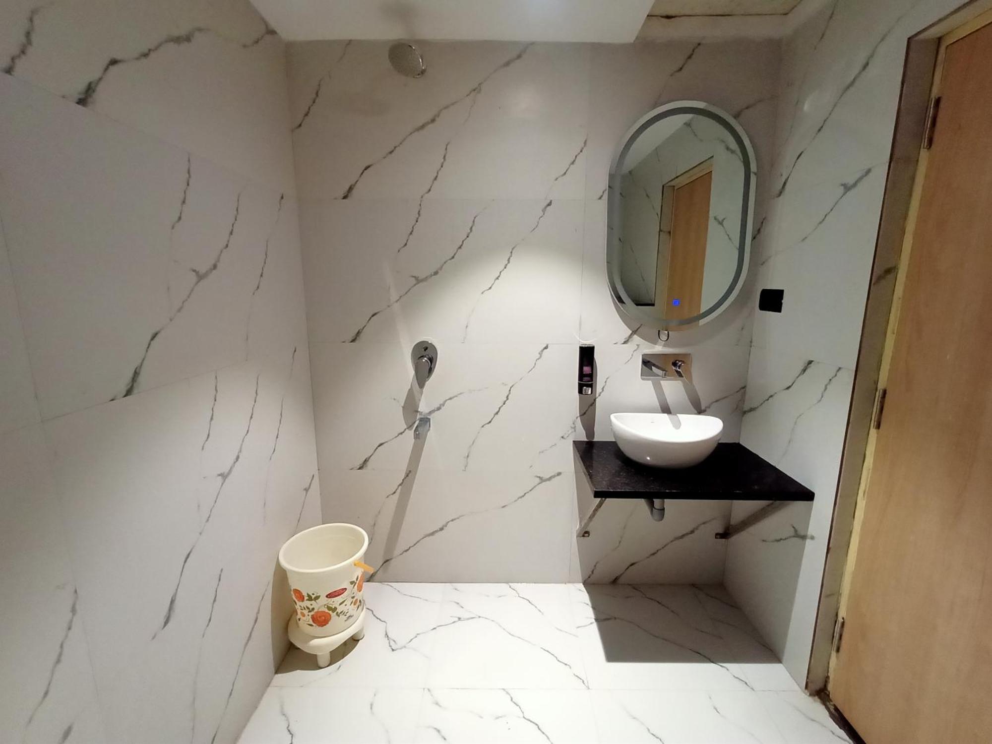 Hotel Global Inn -1 Km From Railway Station - Lift Food And Free Parking Lucknow Exteriör bild