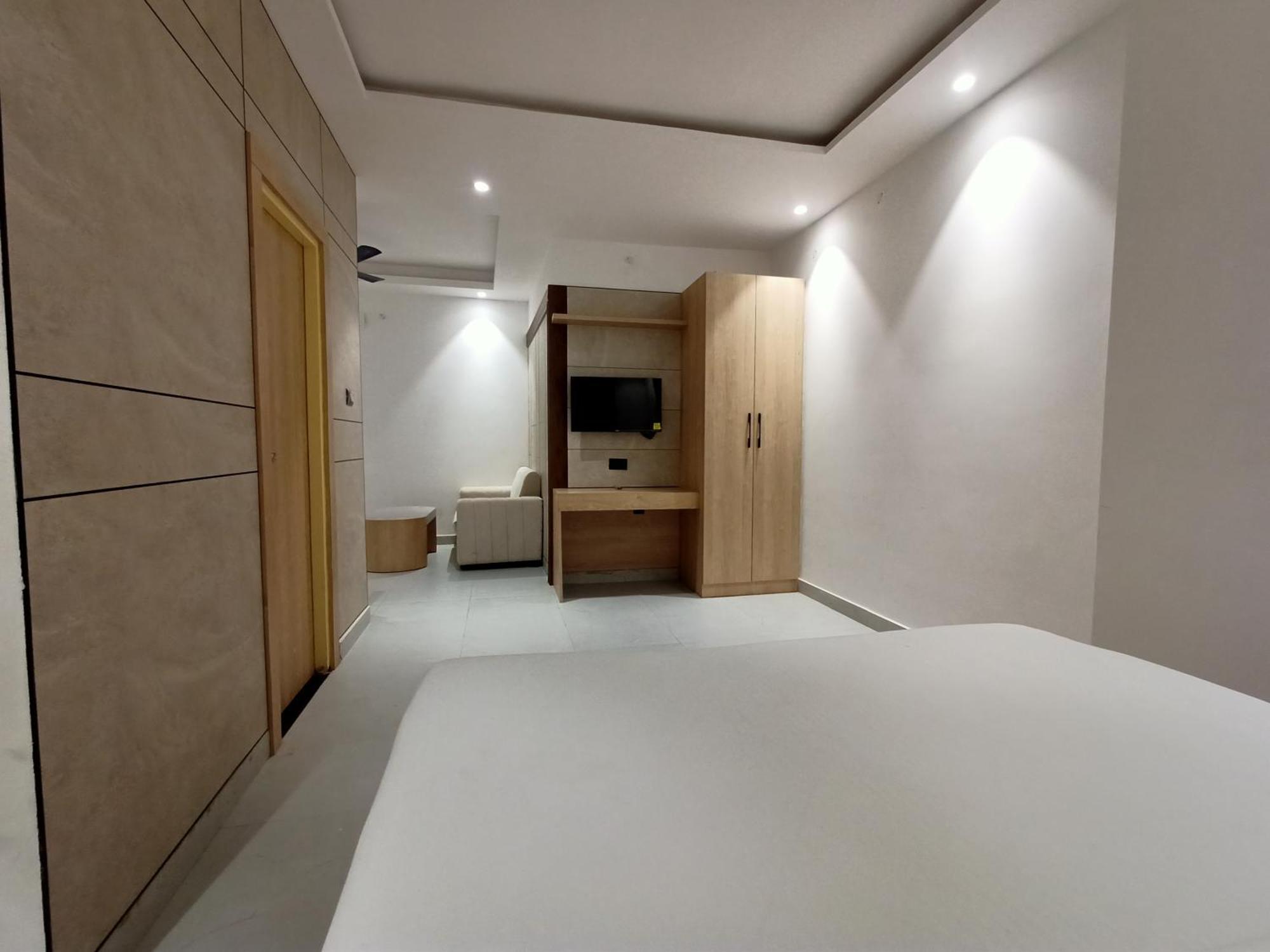 Hotel Global Inn -1 Km From Railway Station - Lift Food And Free Parking Lucknow Exteriör bild