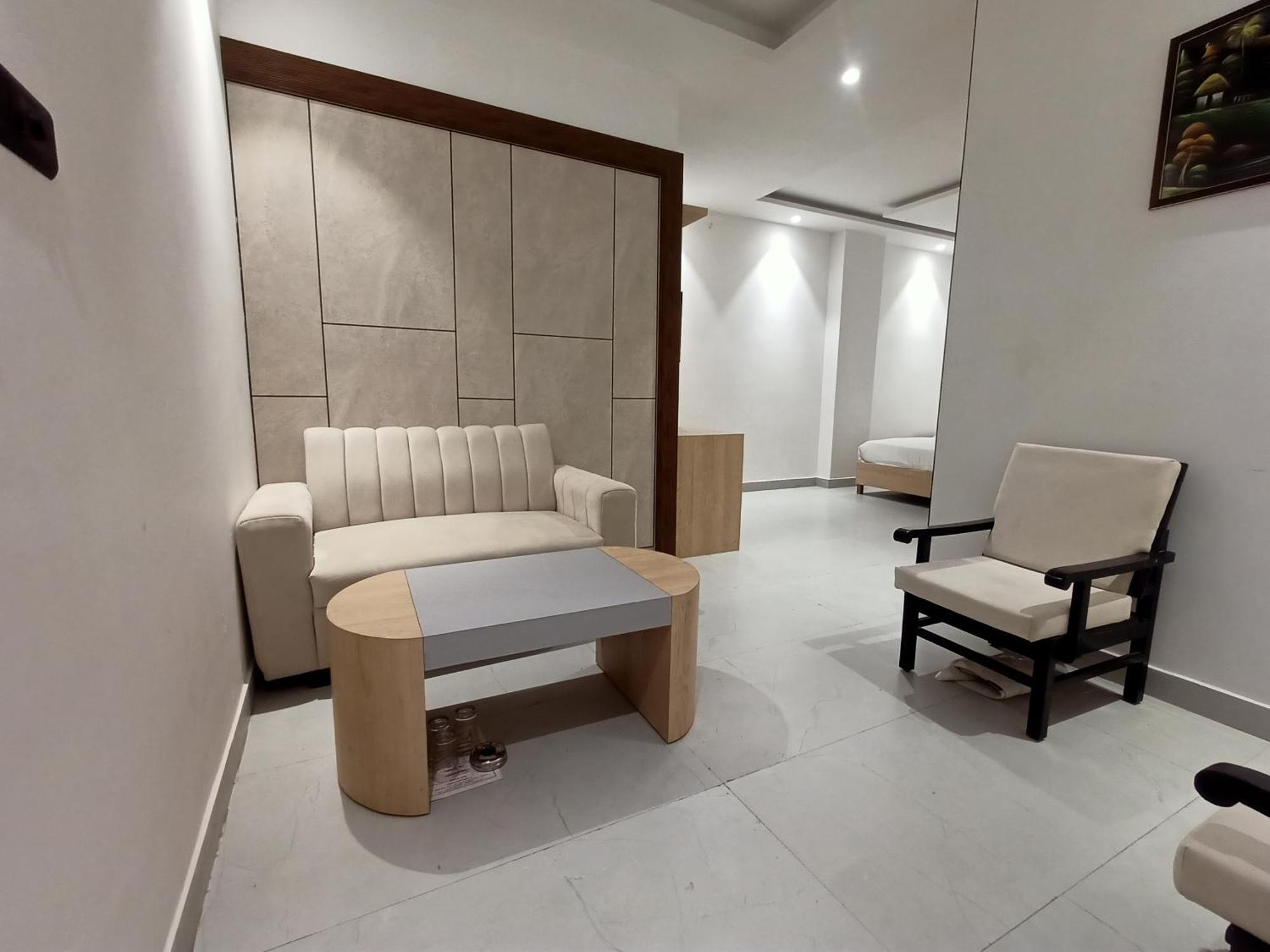 Hotel Global Inn -1 Km From Railway Station - Lift Food And Free Parking Lucknow Exteriör bild