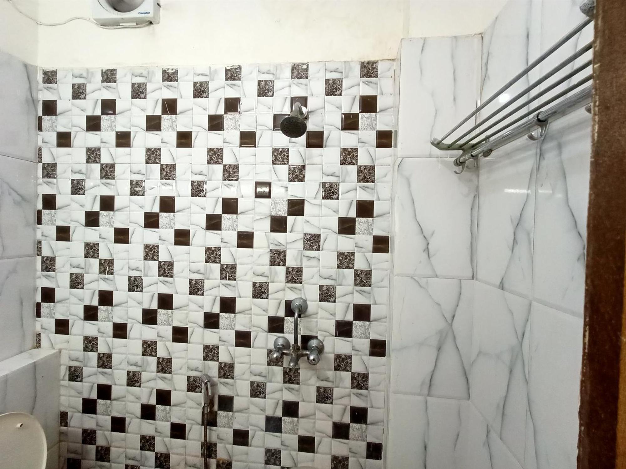 Hotel Global Inn -1 Km From Railway Station - Lift Food And Free Parking Lucknow Exteriör bild