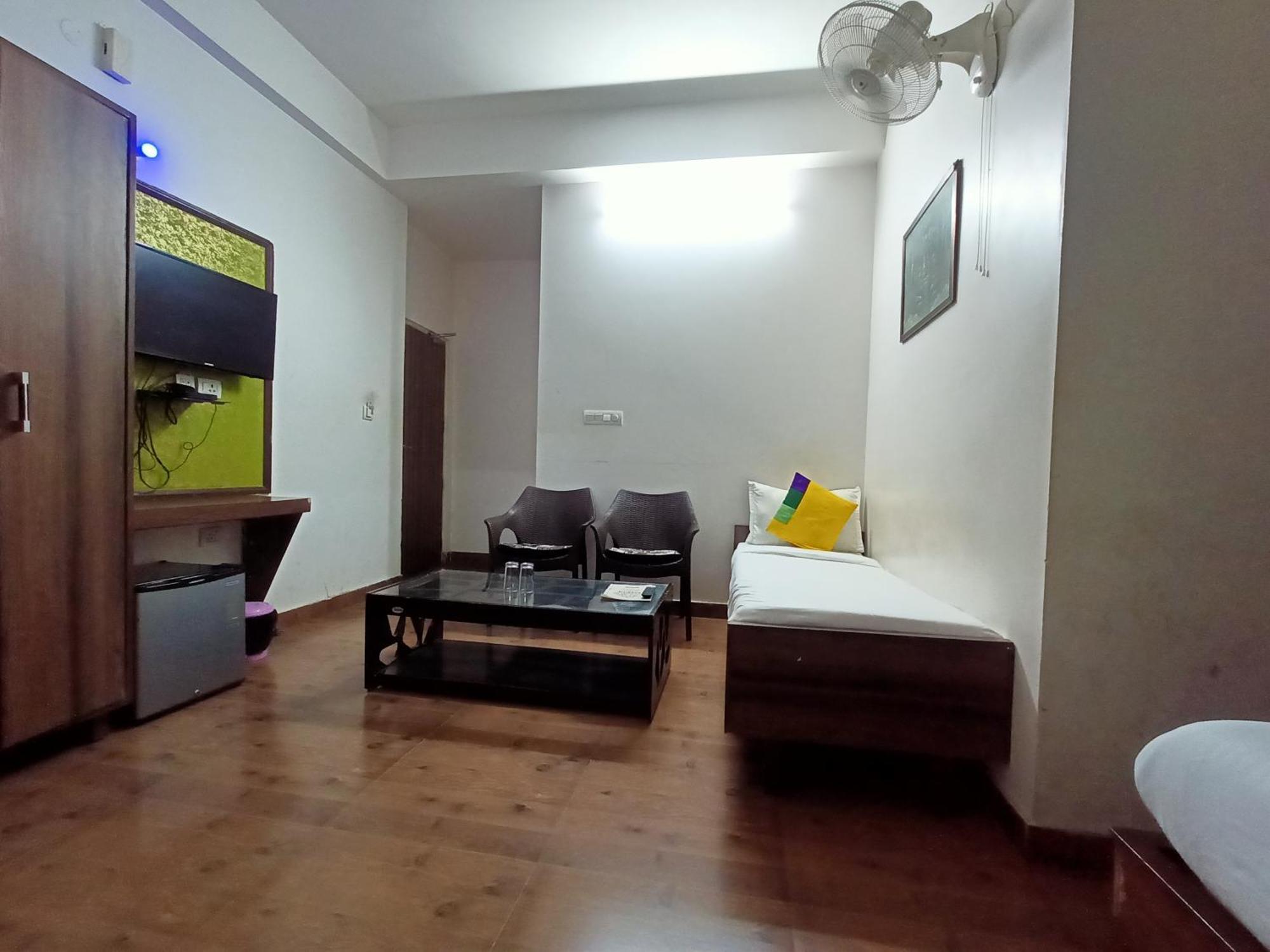 Hotel Global Inn -1 Km From Railway Station - Lift Food And Free Parking Lucknow Exteriör bild