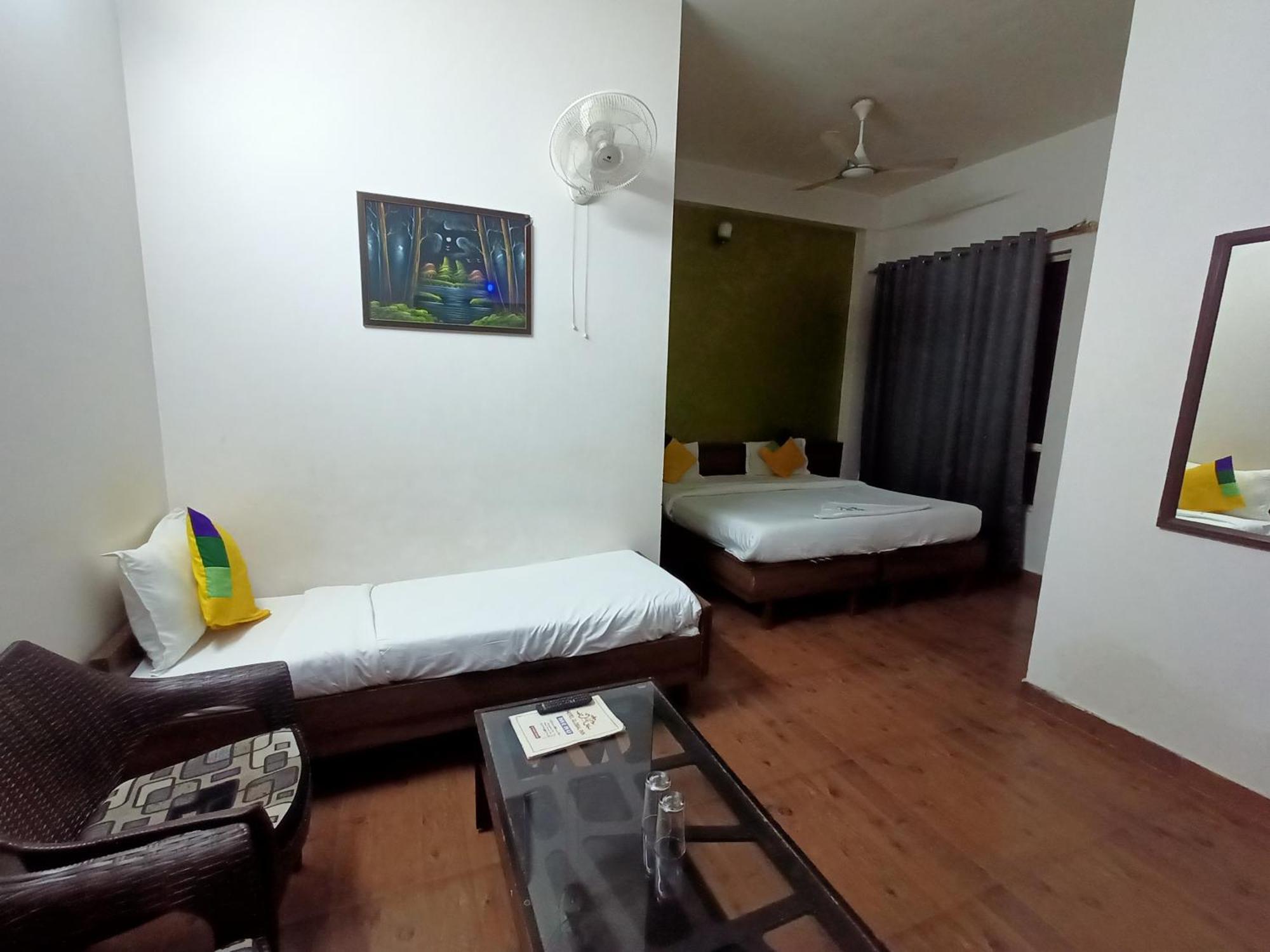 Hotel Global Inn -1 Km From Railway Station - Lift Food And Free Parking Lucknow Exteriör bild