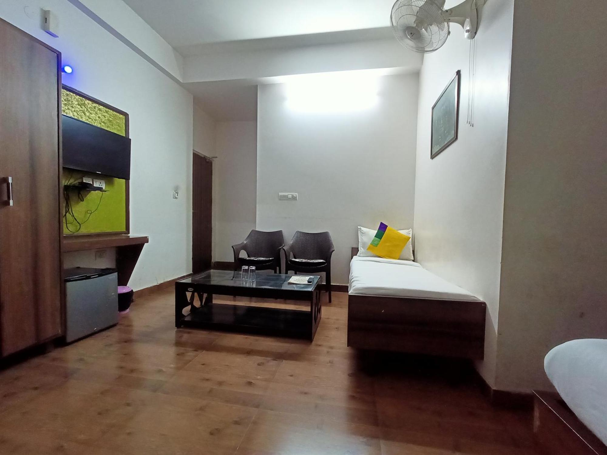Hotel Global Inn -1 Km From Railway Station - Lift Food And Free Parking Lucknow Exteriör bild