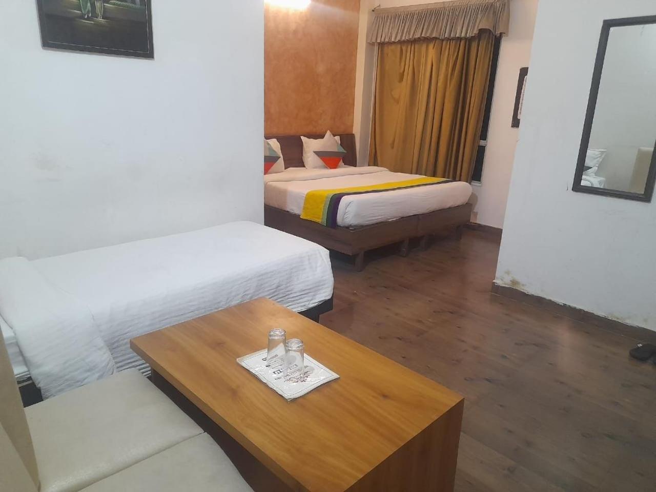 Hotel Global Inn -1 Km From Railway Station - Lift Food And Free Parking Lucknow Rum bild
