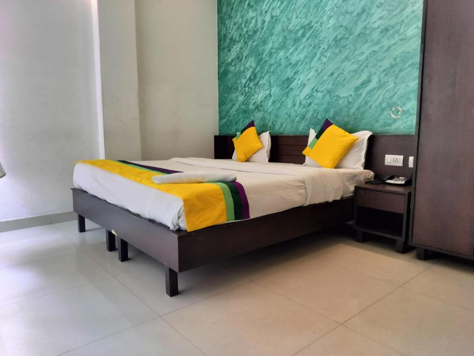 Hotel Global Inn -1 Km From Railway Station - Lift Food And Free Parking Lucknow Rum bild