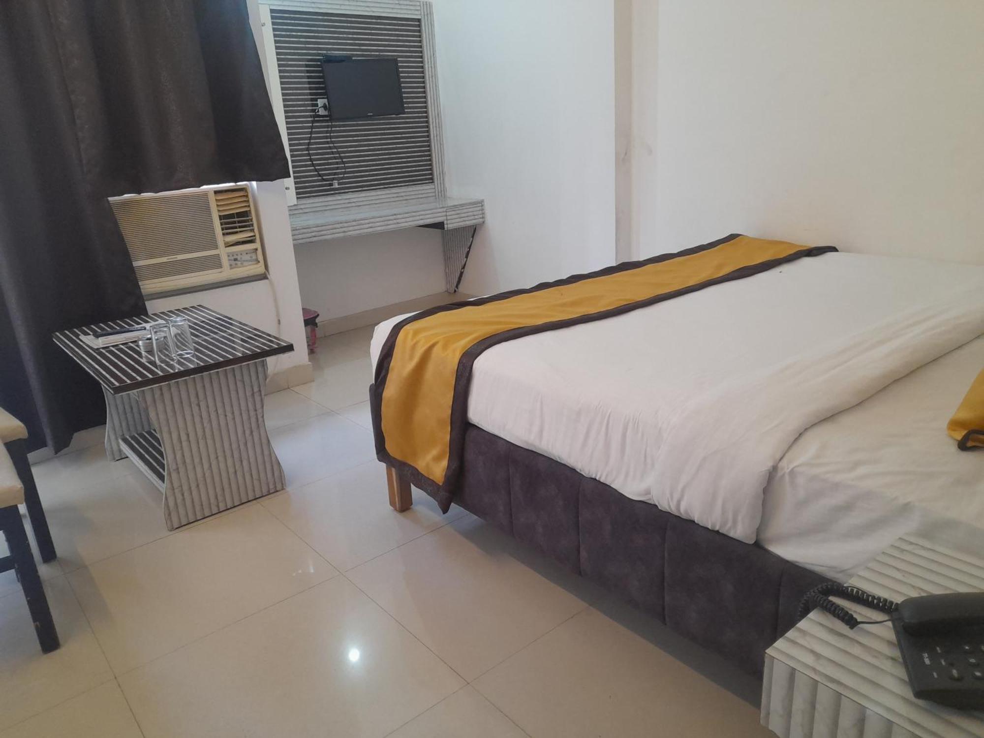 Hotel Global Inn -1 Km From Railway Station - Lift Food And Free Parking Lucknow Exteriör bild