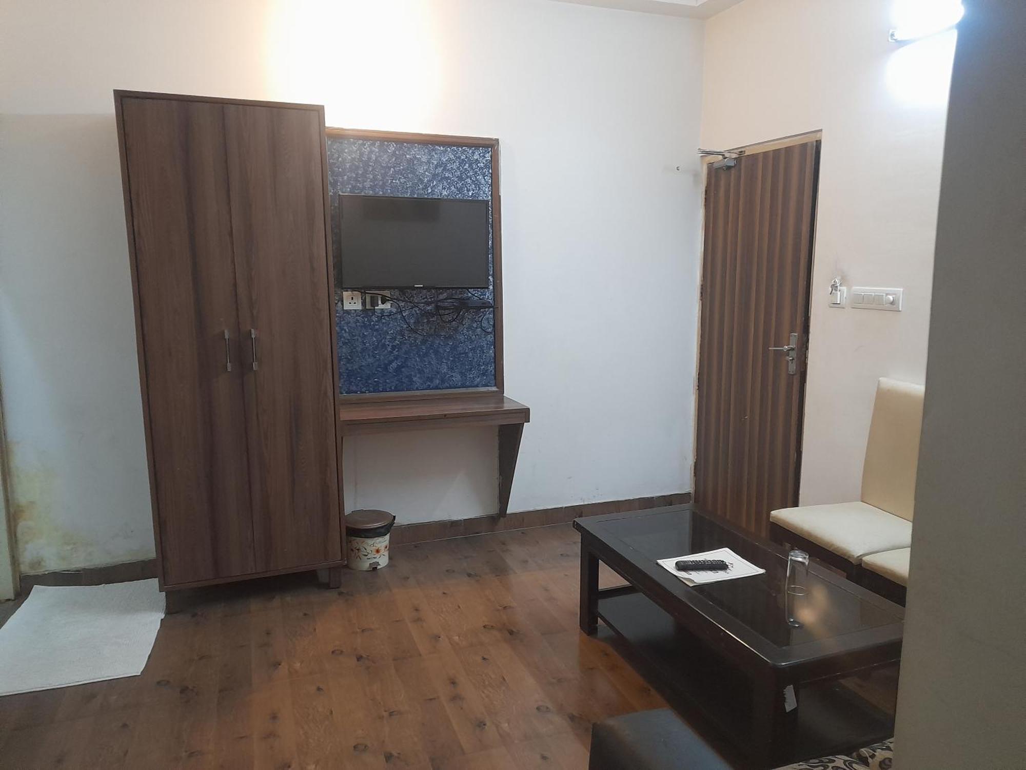 Hotel Global Inn -1 Km From Railway Station - Lift Food And Free Parking Lucknow Exteriör bild