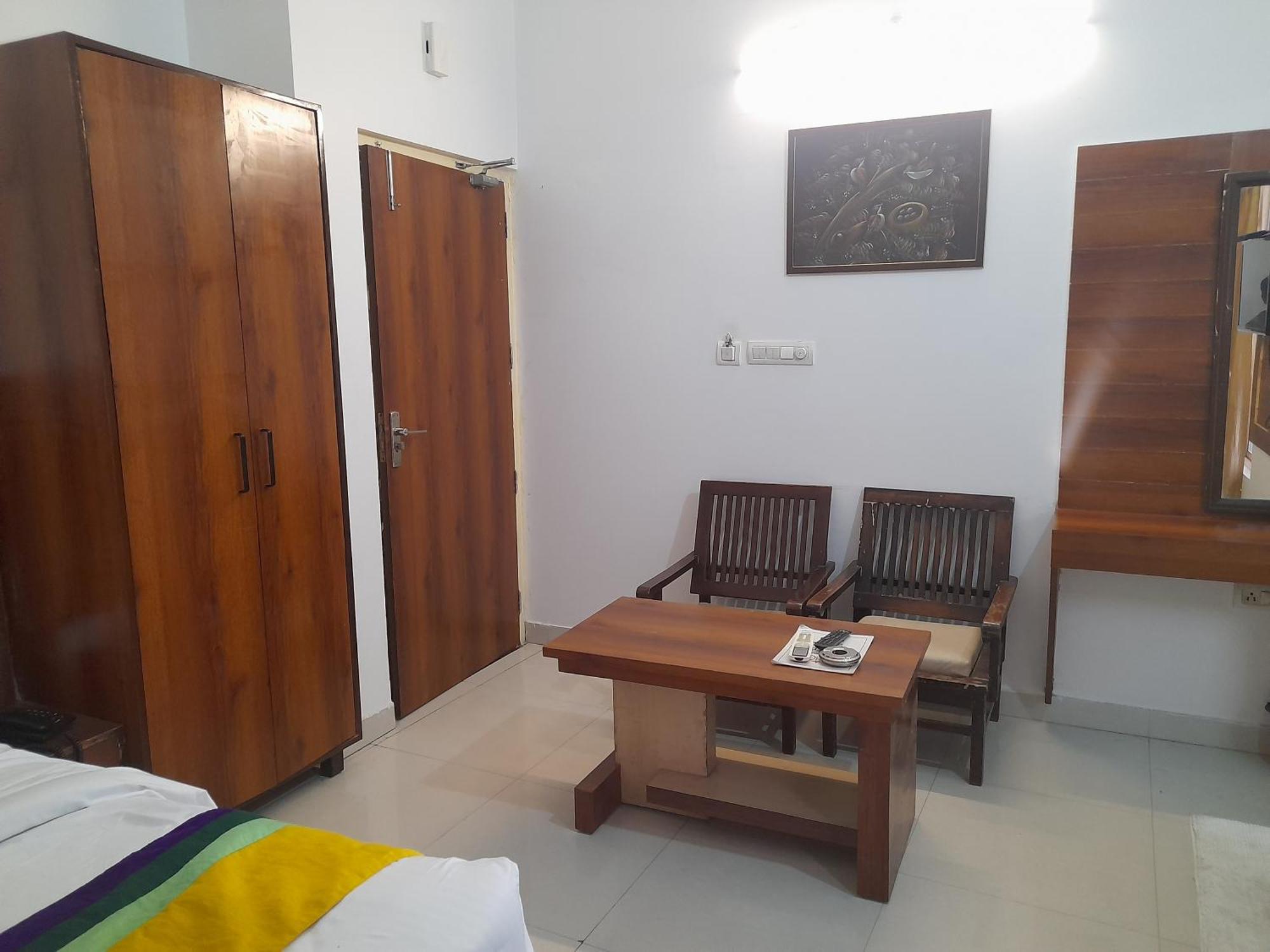 Hotel Global Inn -1 Km From Railway Station - Lift Food And Free Parking Lucknow Exteriör bild