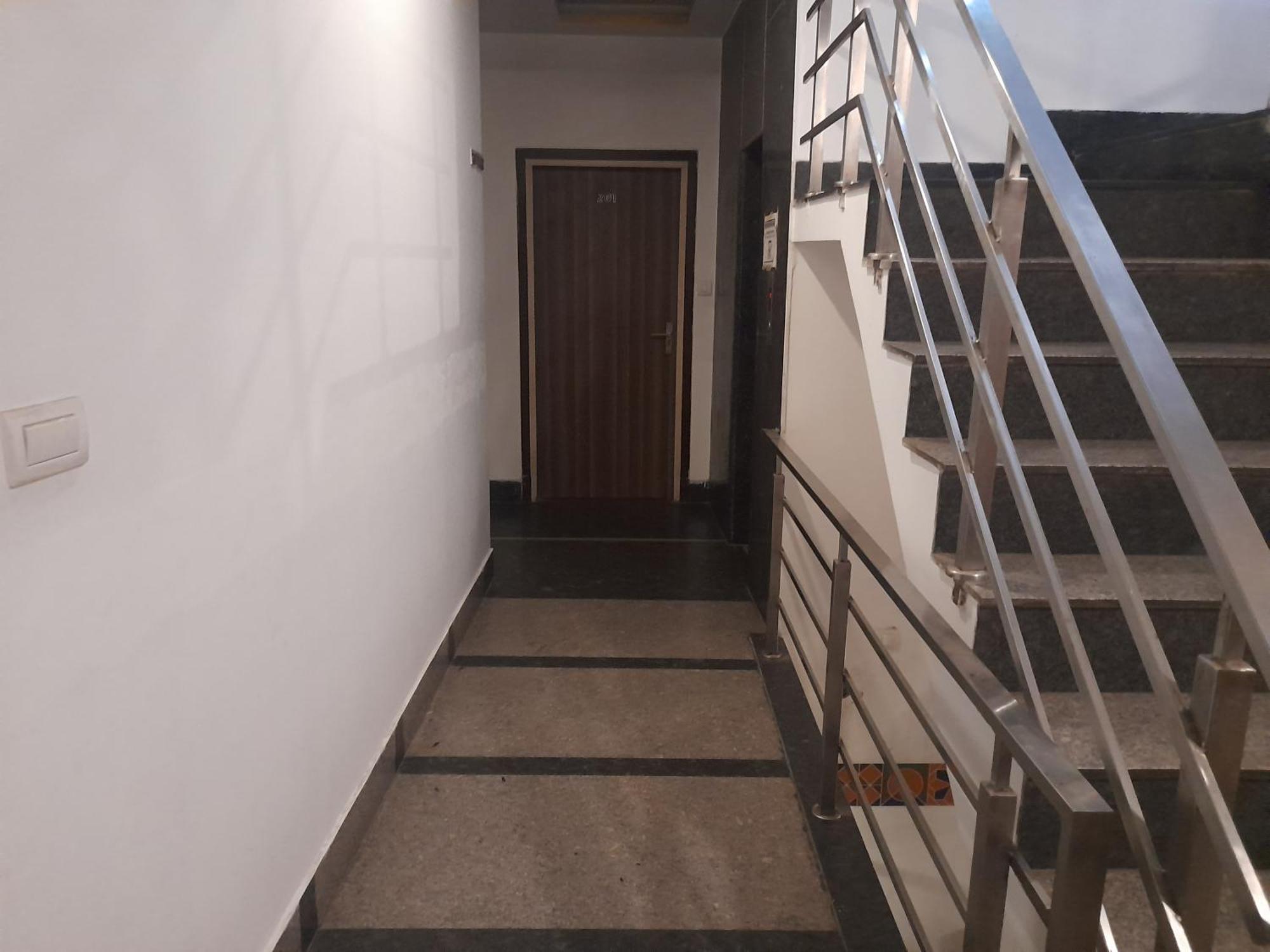 Hotel Global Inn -1 Km From Railway Station - Lift Food And Free Parking Lucknow Exteriör bild