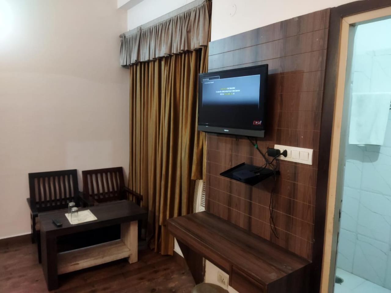 Hotel Global Inn -1 Km From Railway Station - Lift Food And Free Parking Lucknow Exteriör bild