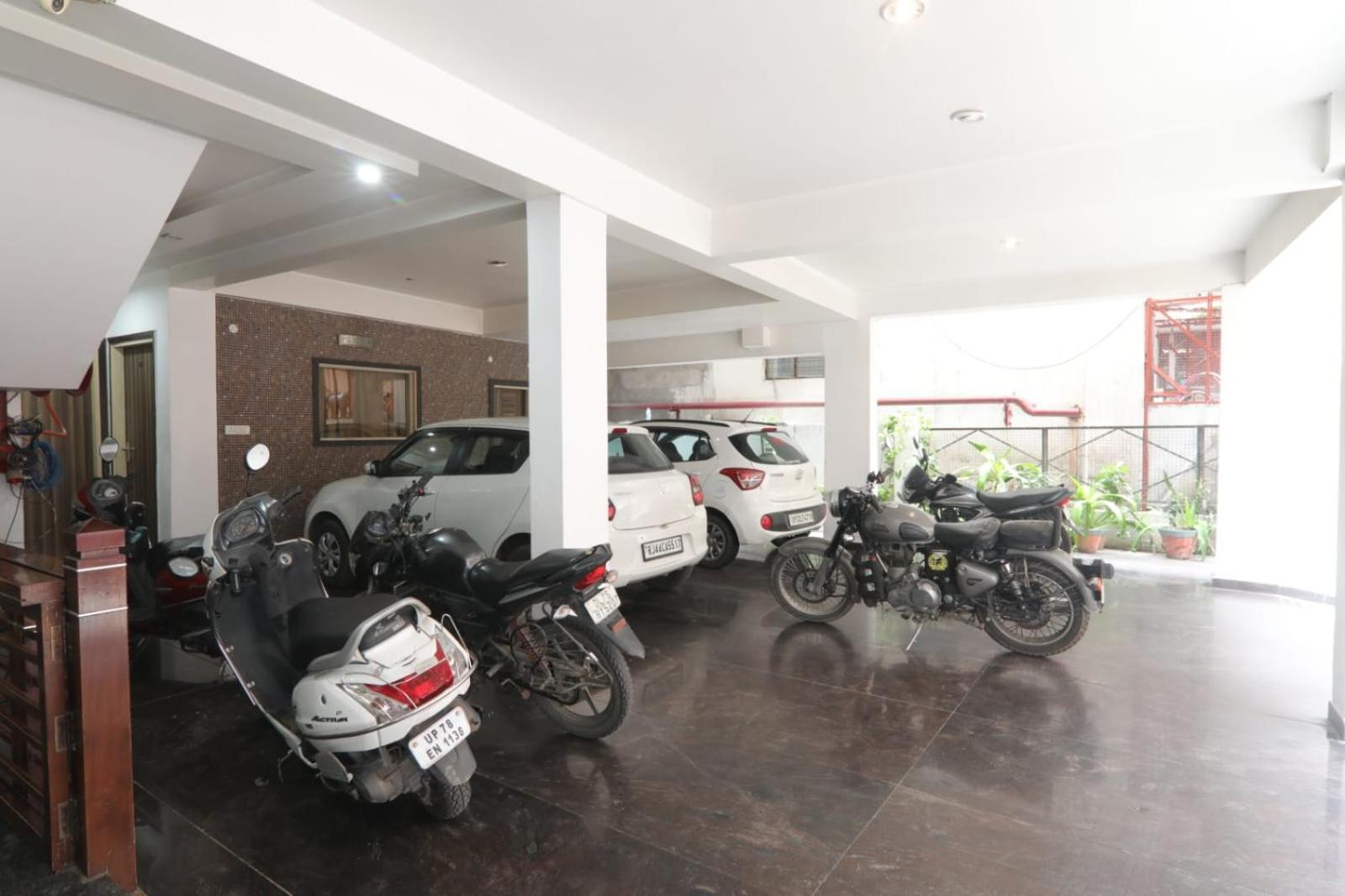 Hotel Global Inn -1 Km From Railway Station - Lift Food And Free Parking Lucknow Exteriör bild